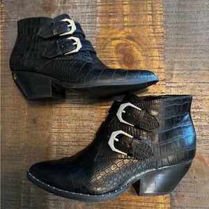 Womens Black Anle Boots Silver Tone Double Buckle Zip Up Alligator Look Size 7M